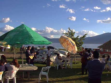 Fiesta, « Sol y Corona » et mariachis au bord du lac Chapala!